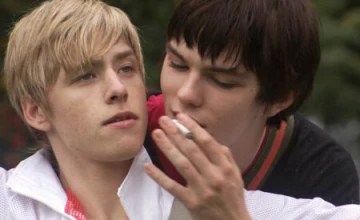 Кадр из сериала Молокососы