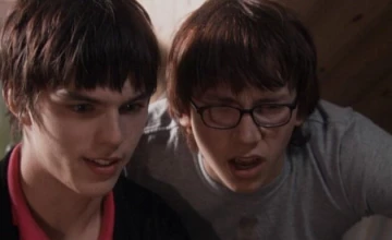 Кадр из сериала Молокососы 1 сезон