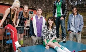 Кадр из сериала Молокососы