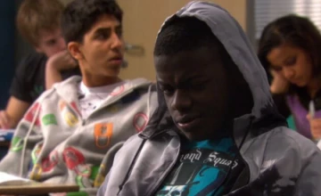 Кадр из сериала Молокососы 2 сезон