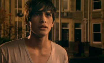 Кадр из сериала Молокососы 1 сезон