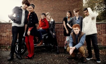 Кадр из сериала Молокососы