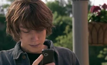 Кадр из сериала Молокососы