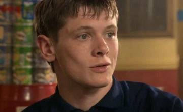 Кадр из «Молокососы» 3 сезон 2 серия