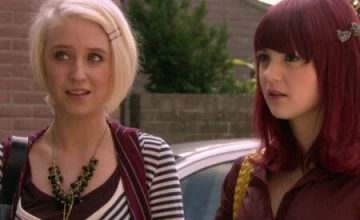 Кадр из сериала Молокососы