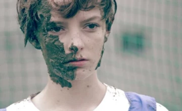 Кадр из сериала Молокососы 5 сезон