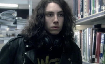 Кадр из сериала Молокососы