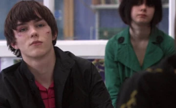 Кадр из сериала Молокососы